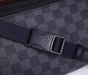 Louis Vuitton Discovery Bumbag - LBB289