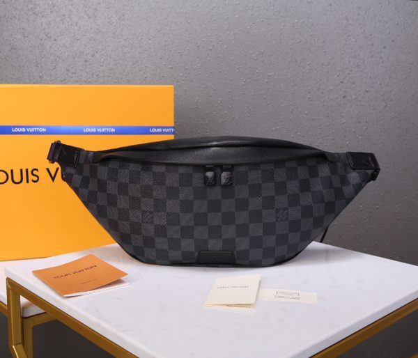 Louis Vuitton Discovery Bumbag - LBB289