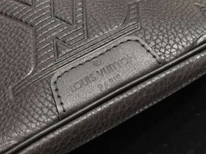 Louis Vuitton Discovery Bumbag - LBB256