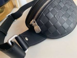 Louis Vuitton Discovery Bumbag - LBB249