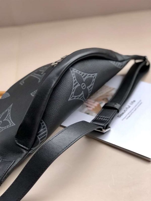 Louis Vuitton Discovery Bumbag - LBB282