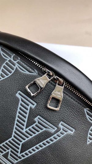 Louis Vuitton Discovery Bumbag - LBB282