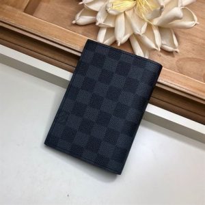 Louis Vuitton Passport Cover - WPR087