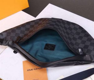 Louis Vuitton Discovery Bumbag - LBB289