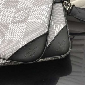 Louis Vuitton Outdoor Bumbag - LMB305