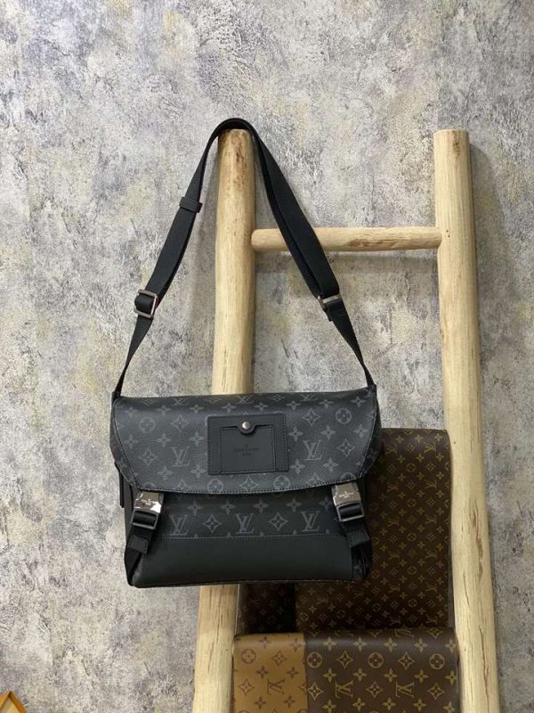 Louis Vuitton Messenger PM Voyager - LMB241