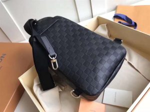 Louis Vuitton Avenue Sling Bag - LMB315