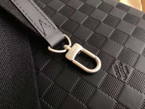 Louis Vuitton Avenue Sling Bag - LMB315