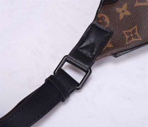 Louis Vuitton Discovery Bumbag - LBB290