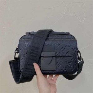 Louis Vuitton Outdoor Bumbag - LMB319