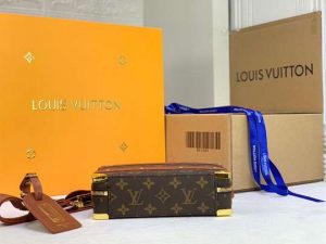 Louis Vuitton Logo Messenger And Shoulder Bag - LMB247