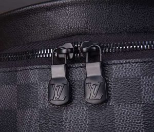 Louis Vuitton Discovery Bumbag - LBB289