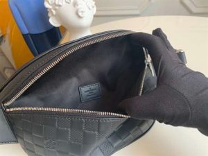 Louis Vuitton Discovery Bumbag - LBB249