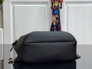 Louis Vuitton Avenue Sling Bag Black - LMB148