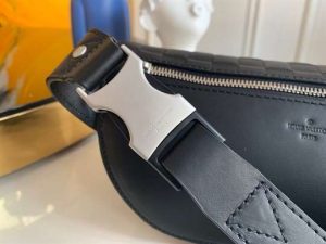 Louis Vuitton Discovery Bumbag - LBB249