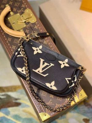 Louis Vuitton Multi Pochette Accessoires - LHB338