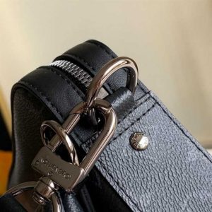 Louis Vuitton Trio Messenger Bag LMB038