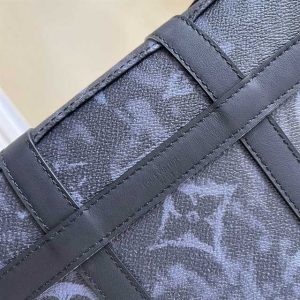 Louis Vuitton Trunk Messenger Monogram Canvas LMB026