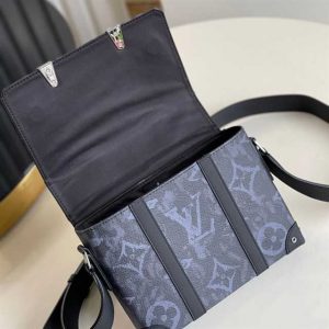 Louis Vuitton Trunk Messenger Monogram Canvas LMB026