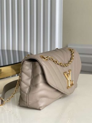 Louis Vuitton Wave Chain Bag - LHB353