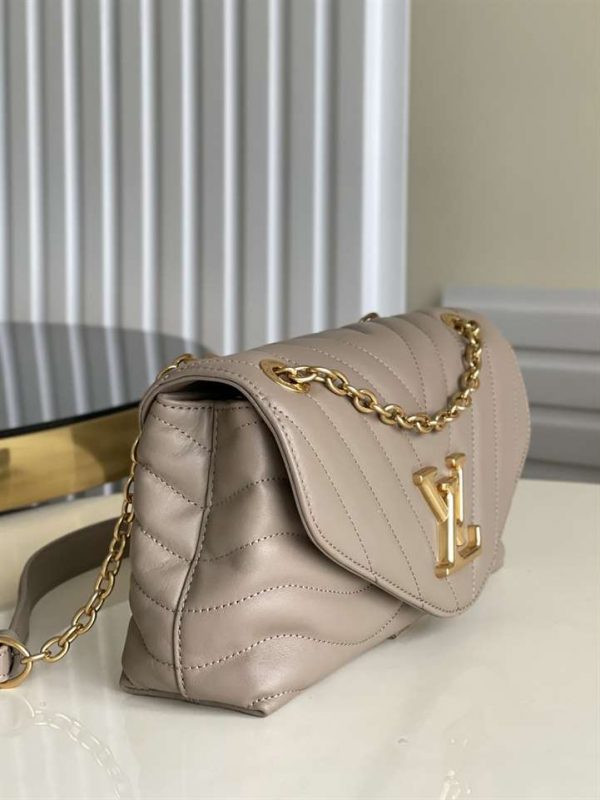 Louis Vuitton Wave Chain Bag - LHB353