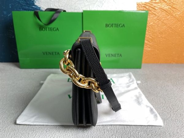 Bottega Veneta Wonmen's Mount in Black - PBV14