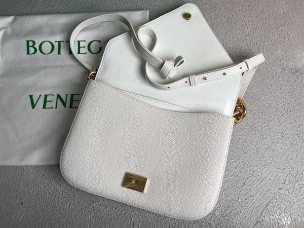 Bottega Veneta Wonmen's Mount in White - PBV16