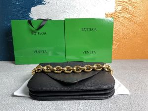 Bottega Veneta Wonmen's Mount in Black - PBV14