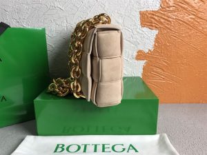 Bottega veneta Women's Chain Cassette in Porridge - PBV01