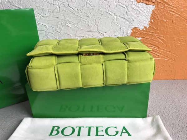 Bottega veneta Women's Chain Cassette in Kiwi - PBV02