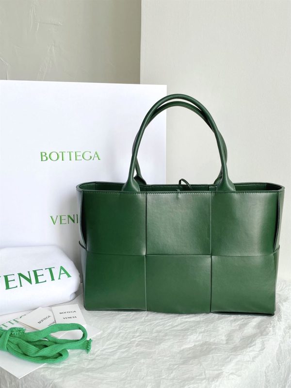 Bottega Veneta Women's Arco Tote in Raintree - PBV32