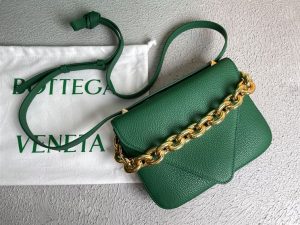 Bottega Veneta Wonmen's Mount in Jungle - PBV17