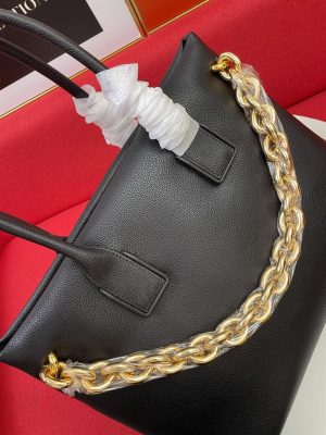 Bottega Veneta Women's Chain Tote in Black - PBV19