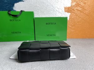 Bottega Veneta Women's Cassette in Black - PBV09