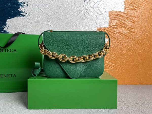 Bottega Veneta Wonmen's Mount in Jungle - PBV17