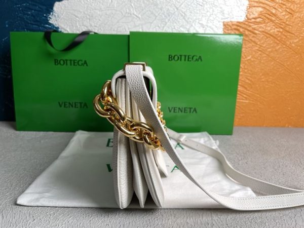 Bottega Veneta Wonmen's Mount in White - PBV16