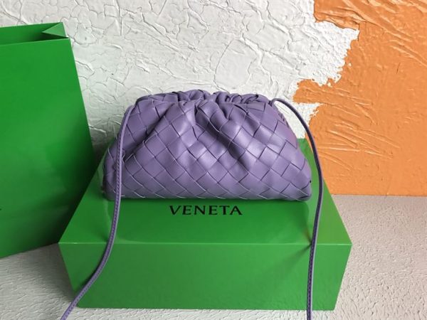 Bottega Veneta Women's Mini Pouch in Lavender - PBV25