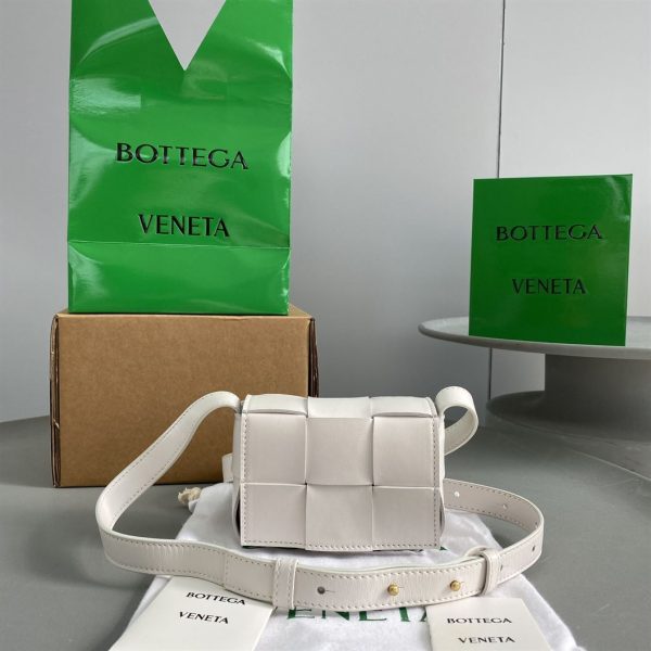 Bottega veneta Cassette in White - PBV06