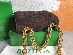 Bottega veneta Women's Chain Cassette in Fondant - PBV03