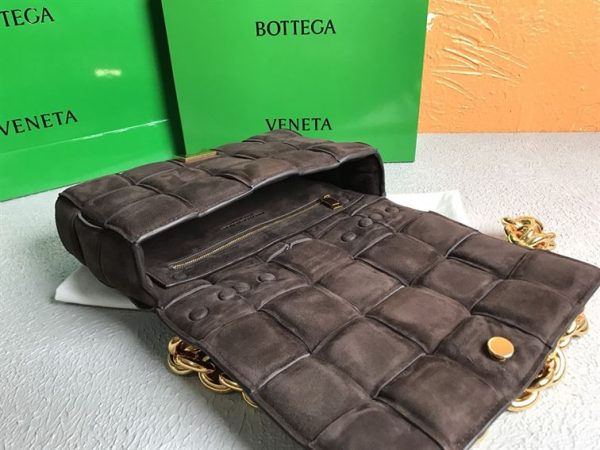 Bottega veneta Women's Chain Cassette in Fondant - PBV03