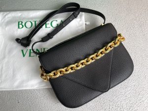 Bottega Veneta Wonmen's Mount in Black - PBV14