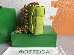 Bottega veneta Women's Chain Cassette in Kiwi - PBV02