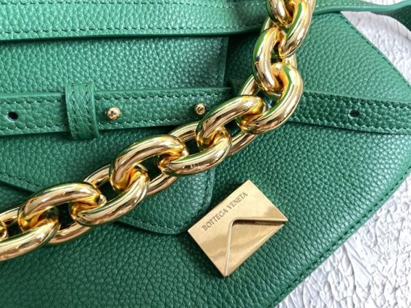 Bottega Veneta Wonmen's Mount in Jungle - PBV17