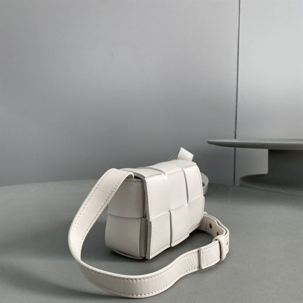 Bottega veneta Cassette in White - PBV06