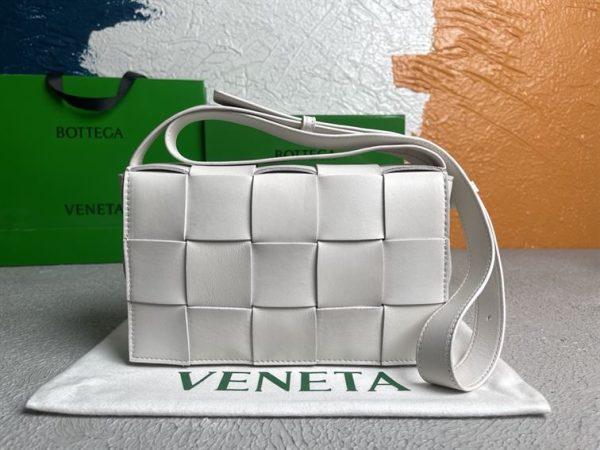 Bottega veneta Women's Cassette in White - PBV08