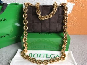 Bottega veneta Women's Chain Cassette in Fondant - PBV03