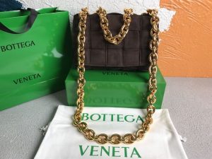 Bottega veneta Women's Chain Cassette in Fondant - PBV03