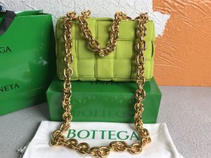 Bottega veneta Women's Chain Cassette in Kiwi - PBV02