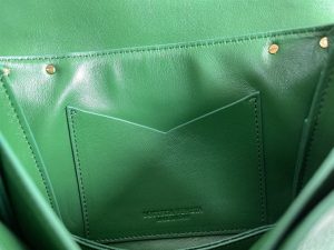 Bottega Veneta Wonmen's Mount in Jungle - PBV17