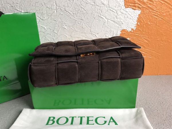 Bottega veneta Women's Chain Cassette in Fondant - PBV03